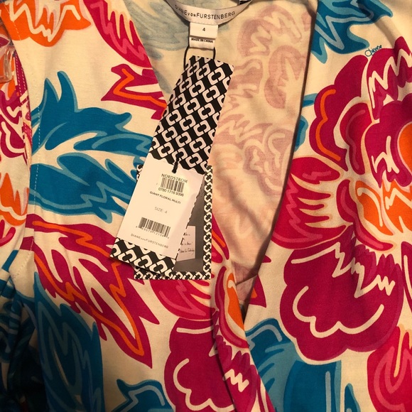 DVF Giant floral wrap dress - Picture 2 of 4
